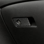 Dekorativer Aufkleber aus Kohlefaser für die Ablagebox auf dem Beifahrersitz des Infiniti Q50/Q60 (2014–2020), Linkslenker.