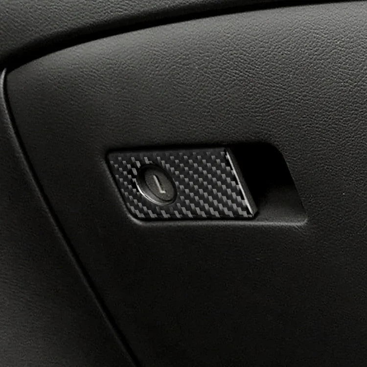 Dekorativer Aufkleber aus Kohlefaser für die Ablagebox auf dem Beifahrersitz des Infiniti Q50/Q60 (2014–2020), Linkslenker.