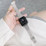 Farblich passendes Edelstahl-Ersatzarmband mit sieben Perlen, für Apple Watch Series 7 (41 mm), 6, SE, 5 und 4 (40 mm) sowie für Apple Watch Series 7 (45 mm), 6, SE, 5 und 4 (44 mm).
