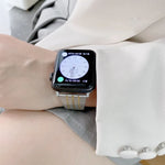 Farblich passendes Edelstahl-Ersatzarmband mit sieben Perlen, für Apple Watch Series 7 (41 mm), 6, SE, 5 und 4 (40 mm) sowie für Apple Watch Series 7 (45 mm), 6, SE, 5 und 4 (44 mm).
