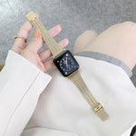 Farblich passendes Edelstahl-Ersatzarmband mit sieben Perlen, für Apple Watch Series 7 (41 mm), 6, SE, 5 und 4 (40 mm) sowie für Apple Watch Series 7 (45 mm), 6, SE, 5 und 4 (44 mm).