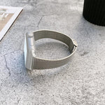 Edelstahl-Ersatzarmband mit Dornschließe, passend für Apple Watch Series 7 (41 mm), 6, SE, 5 und 4 (40 mm) sowie für Apple Watch Series 7 (45 mm), 6, SE, 5 und 4 (44 mm).