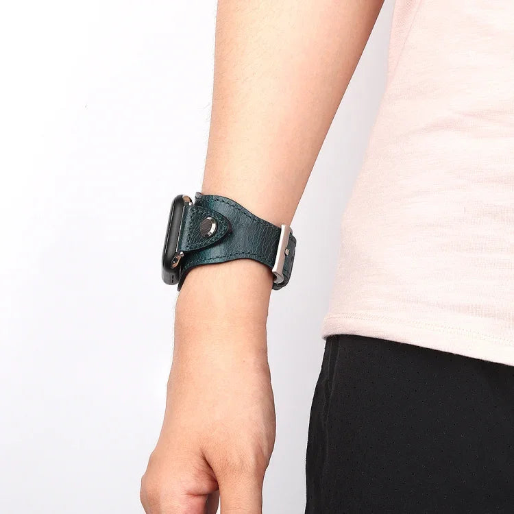 Ersatzarmband aus Leder für Apple Watch Series 7 (41 mm), Series 6, SE, Series 5 und Series 4 (40 mm) sowie Series 7 (45 mm), Series 6, SE, Series 5 und Series 4 (44 mm).