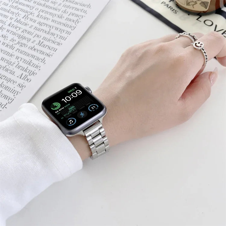 Dreifach-Perlen-Armband aus Stahl, passend für Apple Watch Series 7 (41 mm), 6, SE, 5 und 4 (40 mm) sowie für Apple Watch Series 7 (45 mm), 6, SE, 5 und 4 (44 mm).