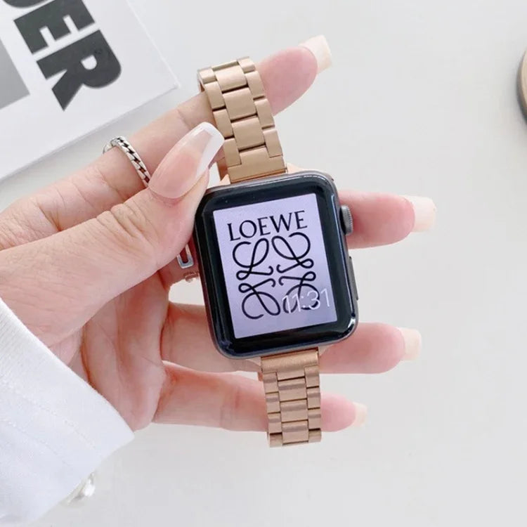 Dreifach-Perlen-Armband aus Stahl, passend für Apple Watch Series 7 (41 mm), 6, SE, 5 und 4 (40 mm) sowie für Apple Watch Series 7 (45 mm), 6, SE, 5 und 4 (44 mm).
