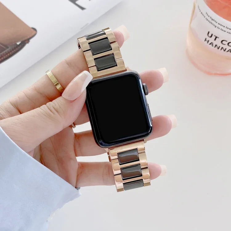 22 mm breites Ersatzarmband aus Keramik und Stahl mit drei Perlen für Apple Watch Series 7 (41 mm), 6, SE, 5, 4 (40 mm), 3, 2, 1 (38 mm) und 7 (45 mm), 6, SE, 5, 4 (44 mm) sowie 3, 2, 1 (42 mm).