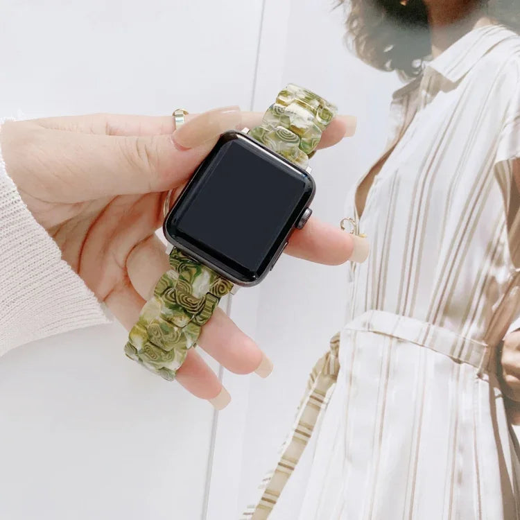 Ersatzarmband aus Kunstharz für Apple Watch Series 7 (41 mm), 6, SE, 5, 4 (40 mm), 3, 2, 1 (38 mm) und 7 (45 mm), 6, SE, 5, 4 (44 mm) sowie 3, 2, 1 (42 mm).