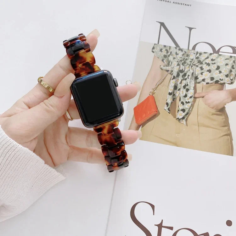 Ersatzarmband aus Kunstharz für Apple Watch Series 7 (41 mm), 6, SE, 5, 4 (40 mm), 3, 2, 1 (38 mm) und 7 (45 mm), 6, SE, 5, 4 (44 mm) sowie 3, 2, 1 (42 mm).