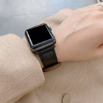 Retro-Lederarmband mit 8-förmiger Dornschließe für Apple Watch Series 7 (41 mm), 6, SE, 5, 4 (40 mm), 3, 2, 1 (38 mm) und 7 (45 mm), 6, SE, 5, 4 (44 mm) sowie 3, 2, 1 (42 mm).