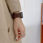 Retro-Lederarmband mit 8-förmiger Dornschließe für Apple Watch Series 7 (41 mm), 6, SE, 5, 4 (40 mm), 3, 2, 1 (38 mm) und 7 (45 mm), 6, SE, 5, 4 (44 mm) sowie 3, 2, 1 (42 mm).