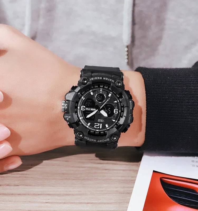 SKMEI 1742 Vier-Bildschirm LED Digitalanzeige Leuchtende Sport Stoßfeste Elektronische Uhr für Herren
