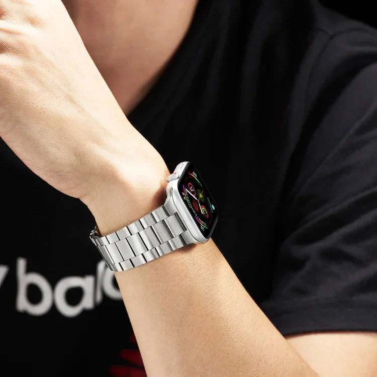 Ultradünnes Metallarmband mit drei Perlen als Ersatz für Apple Watch Series 7 (41 mm), 6, SE, 5, 4 (40 mm), 3, 2, 1 (38 mm) und 7 (45 mm), 6, SE, 5, 4 (44 mm) sowie 3, 2, 1 (42 mm).