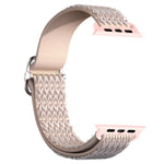 Verstellbares, elastisches Ersatzarmband mit rautenförmiger Struktur für Apple Watch Series 7 (41 mm), 6, SE, 5, 4 (40 mm), 3, 2, 1 (38 mm) und 7 (45 mm), 6, SE, 5, 4 (44 mm) sowie 3, 2, 1 (42 mm).