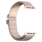 Verstellbares, elastisches Ersatzarmband mit rautenförmiger Struktur für Apple Watch Series 7 (41 mm), 6, SE, 5, 4 (40 mm), 3, 2, 1 (38 mm) und 7 (45 mm), 6, SE, 5, 4 (44 mm) sowie 3, 2, 1 (42 mm).