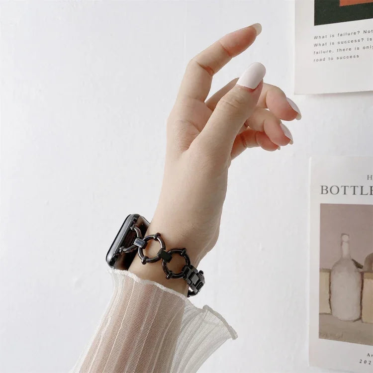 O-förmiges Metallarmband als Ersatz für Apple Watch Series 7 (41 mm), 6, SE, 5, 4 (40 mm), 3, 2, 1 (38 mm) und 7 (45 mm), 6, SE, 5, 4 (44 mm) sowie 3, 2, 1 (42 mm).