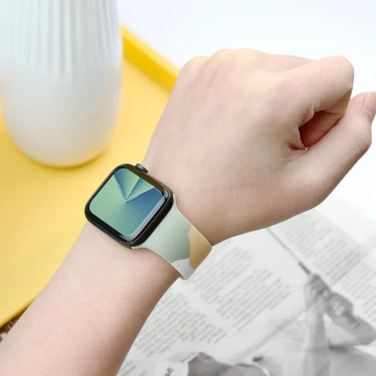 Morandi Series Silikon-Ersatzarmband in Kontrastfarbe für Apple Watch Series 7 (41 mm), 6, SE, 5, 4 (40 mm), 3, 2, 1 (38 mm) und 7 (45 mm), 6, SE, 5, 4 (44 mm) sowie 3, 2, 1 (42 mm).