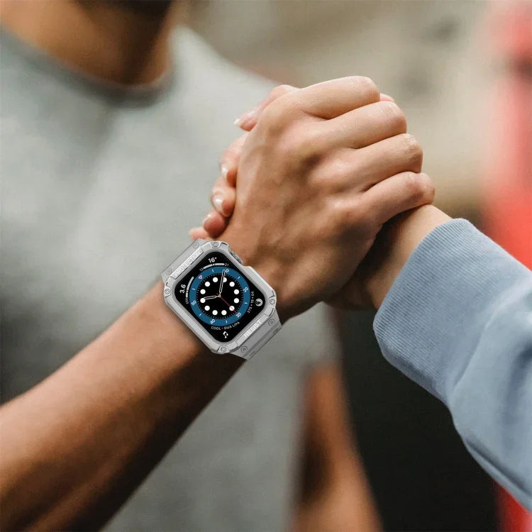 Integriertes Silikon-Ersatzarmband für Apple Watch Series 9, 8 und 7 (45 mm), SE, 6, 5 und 4 (44 mm) sowie 3, 2 und 1 (42 mm).