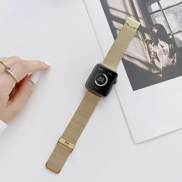 Gerades Edelstahlarmband mit V-förmiger Schnalle als Ersatz für Apple Watch Series 7 (41 mm), 6, SE, 5, 4 (40 mm), 3, 2, 1 (38 mm) und 7 (45 mm), 6, SE, 5, 4 (44 mm) sowie 3, 2, 1 (42 mm).