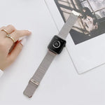 Gerades Edelstahlarmband mit V-förmiger Schnalle als Ersatz für Apple Watch Series 7 (41 mm), 6, SE, 5, 4 (40 mm), 3, 2, 1 (38 mm) und 7 (45 mm), 6, SE, 5, 4 (44 mm) sowie 3, 2, 1 (42 mm).