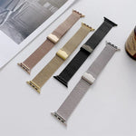 Gerades Edelstahlarmband mit V-förmiger Schnalle als Ersatz für Apple Watch Series 7 (41 mm), 6, SE, 5, 4 (40 mm), 3, 2, 1 (38 mm) und 7 (45 mm), 6, SE, 5, 4 (44 mm) sowie 3, 2, 1 (42 mm).