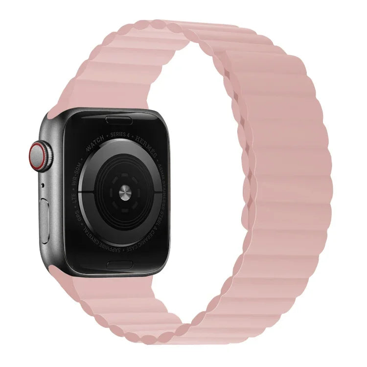 Kurzes Silikon-Armband mit Magnetverschluss für Apple Watch Series 7 (41 mm), 6, SE, 5 und 4 (40 mm), 3, 2 und 1 (38 mm) und 7 (45 mm), 6, SE, 5 und 4 (44 mm) sowie 3, 2 und 1 (42 mm).