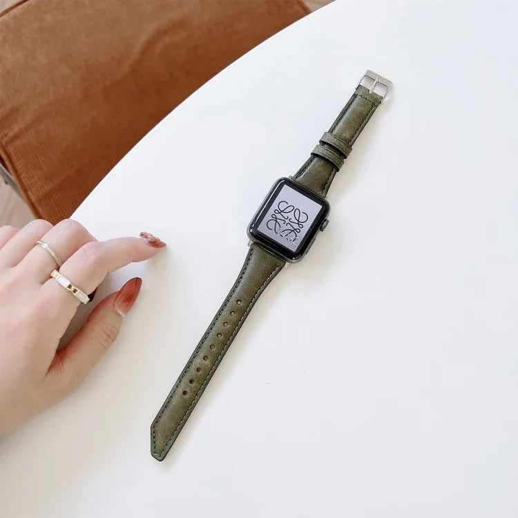 Ersatzarmband aus Rindsleder in Messerschwanzform für Apple Watch Series 7 (45 mm), 6, SE, 5 und 4 (44 mm), 3, 2 und 1 (42 mm), 7 (41 mm), 6, SE, 5 und 4 (40 mm) sowie 3, 2 und 1 (38 mm)