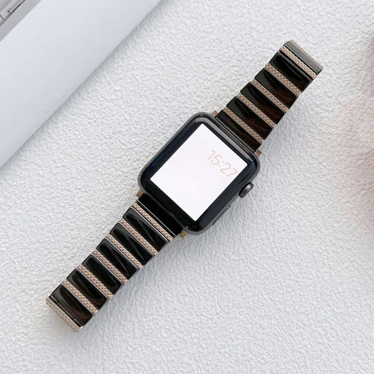 Keramik-Armband aus Edelstahl mit einer Perle für Apple Watch Series 7 (41 mm), 6, SE, 5 und 4 (40 mm), 3, 2 und 1 (38 mm) und 7 (45 mm), 6, SE, 5 und 4 (44 mm) sowie 3, 2 und 1 (42 mm).