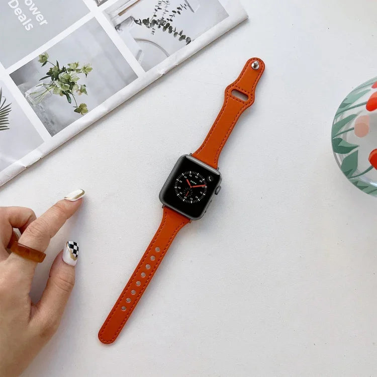 Flaches Lederarmband für Apple Watch Series 7 (41 mm), 6, SE, 5 und 4 (40 mm), 3, 2 und 1 (38 mm) und 7 (45 mm), 6, SE, 5 und 4 (44 mm) sowie 3, 2 und 1 (42 mm)