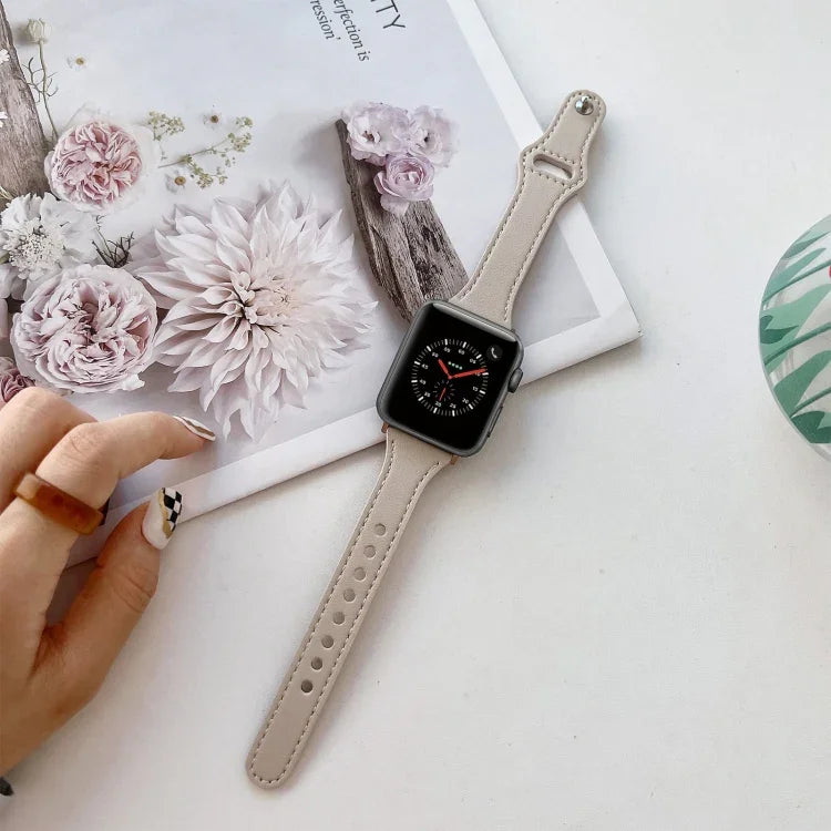 Flaches Lederarmband für Apple Watch Series 7 (41 mm), 6, SE, 5 und 4 (40 mm), 3, 2 und 1 (38 mm) und 7 (45 mm), 6, SE, 5 und 4 (44 mm) sowie 3, 2 und 1 (42 mm)
