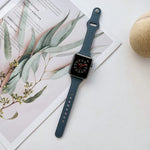 Flaches Lederarmband für Apple Watch Series 7 (41 mm), 6, SE, 5 und 4 (40 mm), 3, 2 und 1 (38 mm) und 7 (45 mm), 6, SE, 5 und 4 (44 mm) sowie 3, 2 und 1 (42 mm)