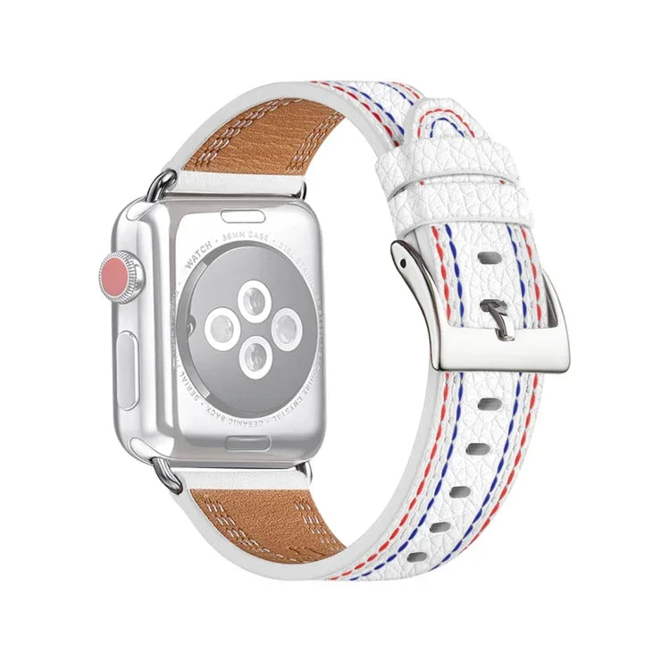 Dreireihiges Lederarmband für Apple Watch Series 7 (41 mm), 6, SE, 5 und 4 (40 mm), 3, 2 und 1 (38 mm) und 7 (45 mm), 6, SE, 5 und 4 (44 mm) sowie 3, 2 und 1 (42 mm).