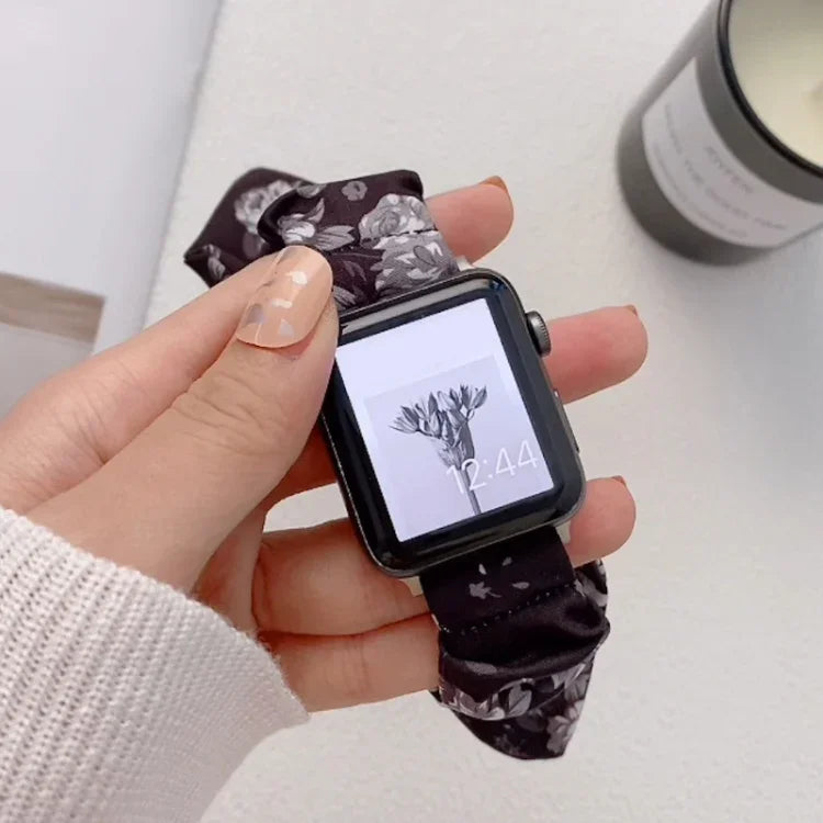 Elastisches Stoffarmband mit einfacher Schlaufe für Apple Watch Series 7 (41 mm), 6, SE, 5 und 4 (40 mm), 3, 2 und 1 (38 mm), 7 (45 mm), 6, SE, 5 und 4 (44 mm) sowie 3, 2 und 1 (42 mm)