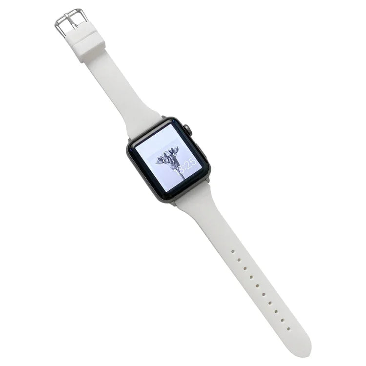 Schmale Silikon-Armbänder für Apple Watch Series 7 (41 mm), 6, SE, 5 und 4 (40 mm), 3, 2 und 1 (38 mm) und 7 (45 mm), 6, SE, 5 und 4 (44 mm) sowie 3, 2 und 1 (42 mm).