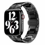 Metallarmband mit Schmetterlingsschließe für Apple Watch Series 7 (41 mm), 6, SE, 5 und 4 (40 mm), 3, 2 und 1 (38 mm) und 7 (45 mm), 6, SE, 5 und 4 (44 mm) sowie 3, 2 und 1 (42 mm).