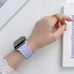Silikonarmband mit Gewinde für Apple Watch Series 7 (41 mm), 6, SE, 5 und 4 (40 mm), 3, 2 und 1 (38 mm) und 7 (45 mm), 6, SE, 5 und 4 (44 mm) sowie 3, 2 und 1 (42 mm).