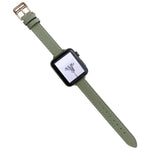 Einfaches Lederarmband für Apple Watch Series 7 (41 mm), 6, SE, 5 und 4 (40 mm), 3, 2 und 1 (38 mm) und 7 (45 mm), 6, SE, 5 und 4 (44 mm) sowie 3, 2 und 1 (42 mm).