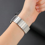 Magnetisches Edelstahl-Armband für Apple Watch Series 7 (41 mm), 6, SE, 5 und 4 (40 mm), 3, 2 und 1 (38 mm), 7 (45 mm), 6, SE, 5 und 4 (44 mm) sowie 3, 2 und 1 (42 mm)