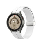 Faltbares silbernes Silikon-Uhrenarmband mit Dornschließe, passend für Samsung Galaxy Watch5 40 &amp; 44 mm / Pro 45 mm