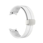 Faltbares silbernes Silikon-Uhrenarmband mit Dornschließe, passend für Samsung Galaxy Watch5 40 &amp; 44 mm / Pro 45 mm
