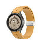 Faltbares silbernes Silikon-Uhrenarmband mit Dornschließe, passend für Samsung Galaxy Watch5 40 &amp; 44 mm / Pro 45 mm