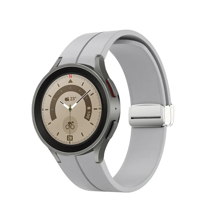 Faltbares silbernes Silikon-Uhrenarmband mit Dornschließe, passend für Samsung Galaxy Watch5 40 &amp; 44 mm / Pro 45 mm