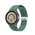 Faltbares silbernes Silikon-Uhrenarmband mit Dornschließe, passend für Samsung Galaxy Watch5 40 &amp; 44 mm / Pro 45 mm