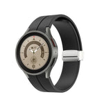 Faltbares silbernes Silikon-Uhrenarmband mit Dornschließe, passend für Samsung Galaxy Watch5 40 &amp; 44 mm / Pro 45 mm