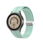 Faltbares silbernes Silikon-Uhrenarmband mit Dornschließe, passend für Samsung Galaxy Watch5 40 &amp; 44 mm / Pro 45 mm