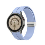 Faltbares silbernes Silikon-Uhrenarmband mit Dornschließe, passend für Samsung Galaxy Watch5 40 &amp; 44 mm / Pro 45 mm