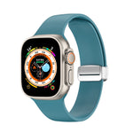 Silikon-Uhrenarmband mit Faltschließe, passend für Apple Watch Ultra (49 mm), Apple Watch Series 8 &amp; 7 (45 mm), SE 2 &amp; 6 &amp; SE 5 &amp; 4 (44 mm) sowie 3 &amp; 2 &amp; 1 (42 mm).