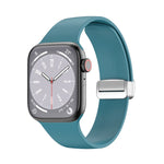 Silikon-Uhrenarmband mit Faltschließe, passend für Apple Watch Ultra (49 mm), Apple Watch Series 8 &amp; 7 (45 mm), SE 2 &amp; 6 &amp; SE 5 &amp; 4 (44 mm) sowie 3 &amp; 2 &amp; 1 (42 mm).