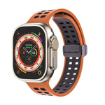 Silikonarmband mit Magnetverschluss und quadratischen Löchern, passend für Apple Watch Series 8 &amp; 7 (45 mm und 41 mm).