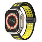 Silikonarmband mit Magnetverschluss und quadratischen Löchern, passend für Apple Watch Series 8 &amp; 7 (45 mm und 41 mm).