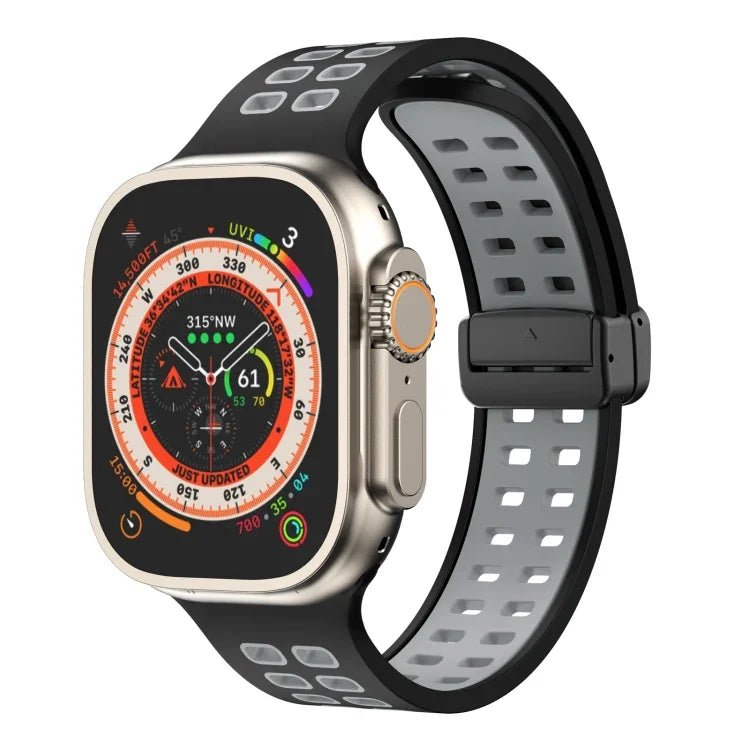 Silikonarmband mit Magnetverschluss und quadratischen Löchern, passend für Apple Watch Series 8 &amp; 7 (45 mm und 41 mm).